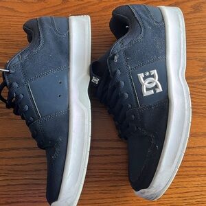 DC shoes men’s size 11